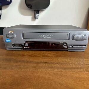 JVC HR-A35U Pro-cision Plug & Play
4 Head VHS VCR Player
